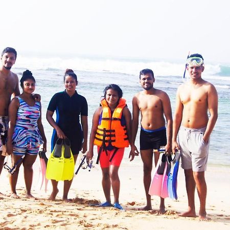 Madiha Surf House Lanka Hotel Matara Buitenkant foto
