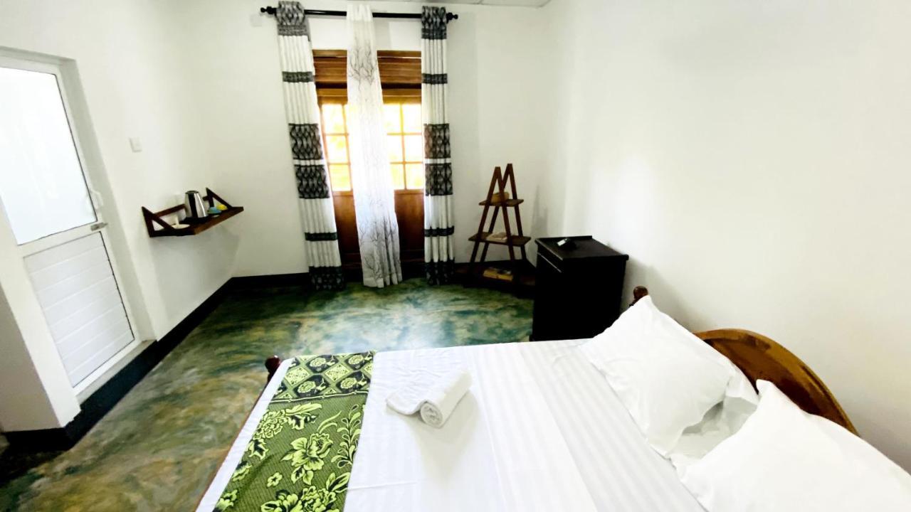 Madiha Surf House Lanka Hotel Matara Buitenkant foto