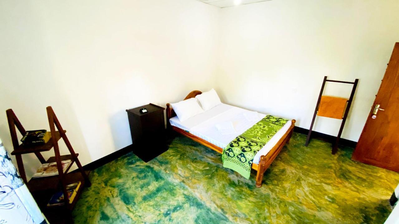 Madiha Surf House Lanka Hotel Matara Buitenkant foto