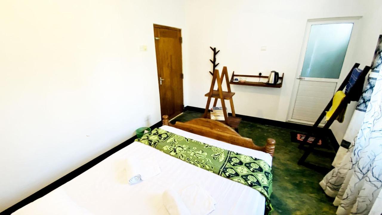 Madiha Surf House Lanka Hotel Matara Buitenkant foto