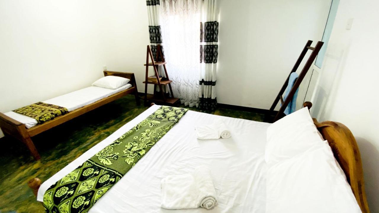 Madiha Surf House Lanka Hotel Matara Buitenkant foto