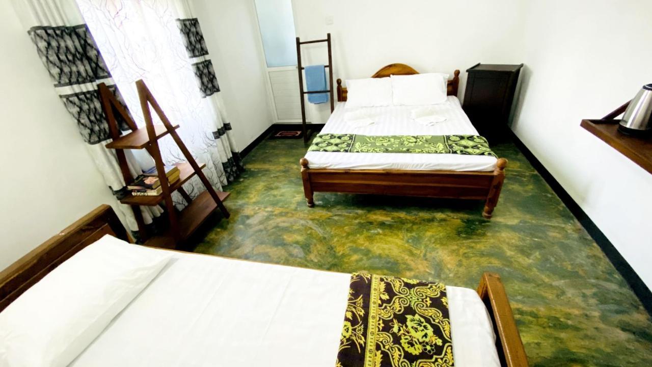 Madiha Surf House Lanka Hotel Matara Buitenkant foto