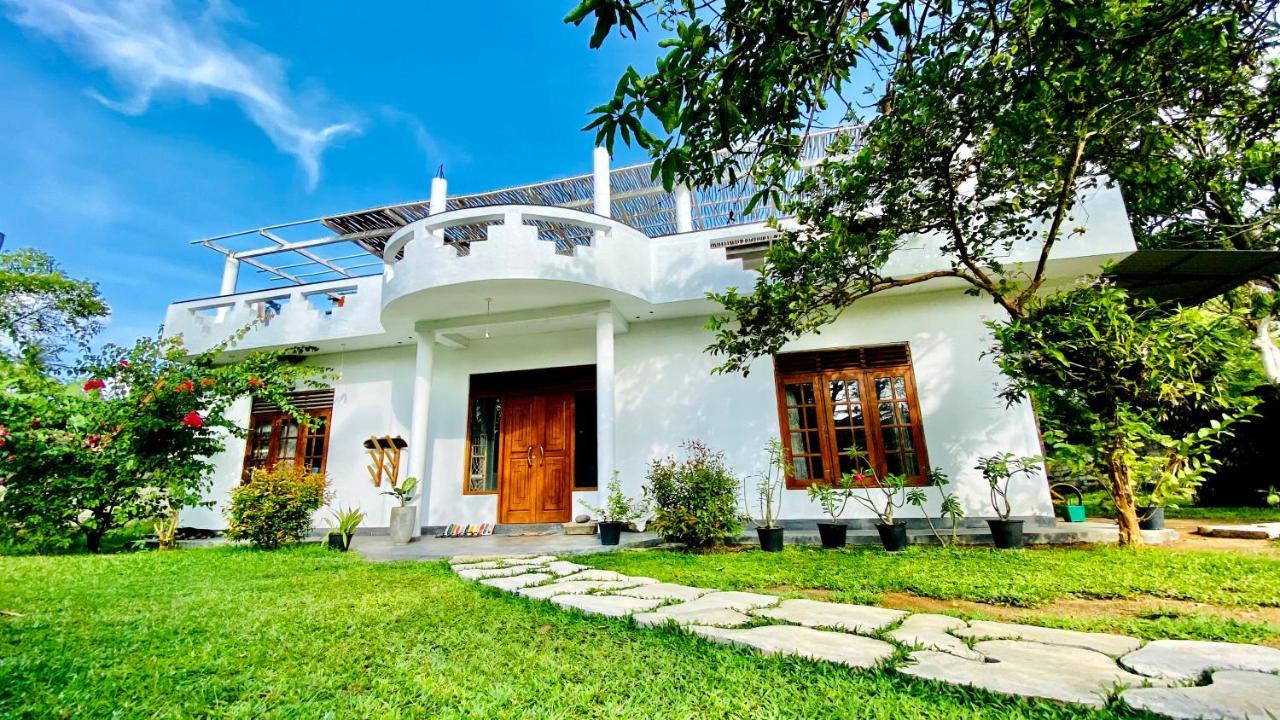 Madiha Surf House Lanka Hotel Matara Buitenkant foto