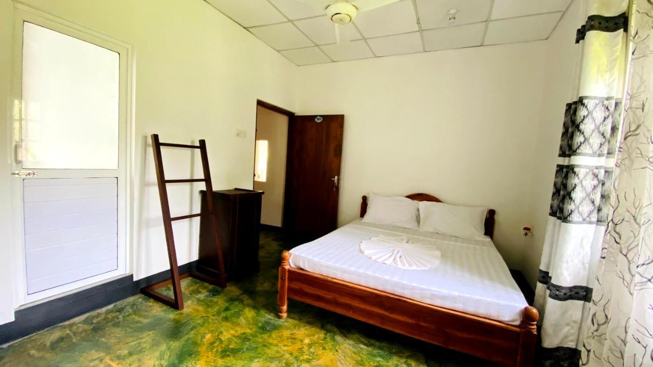 Madiha Surf House Lanka Hotel Matara Buitenkant foto