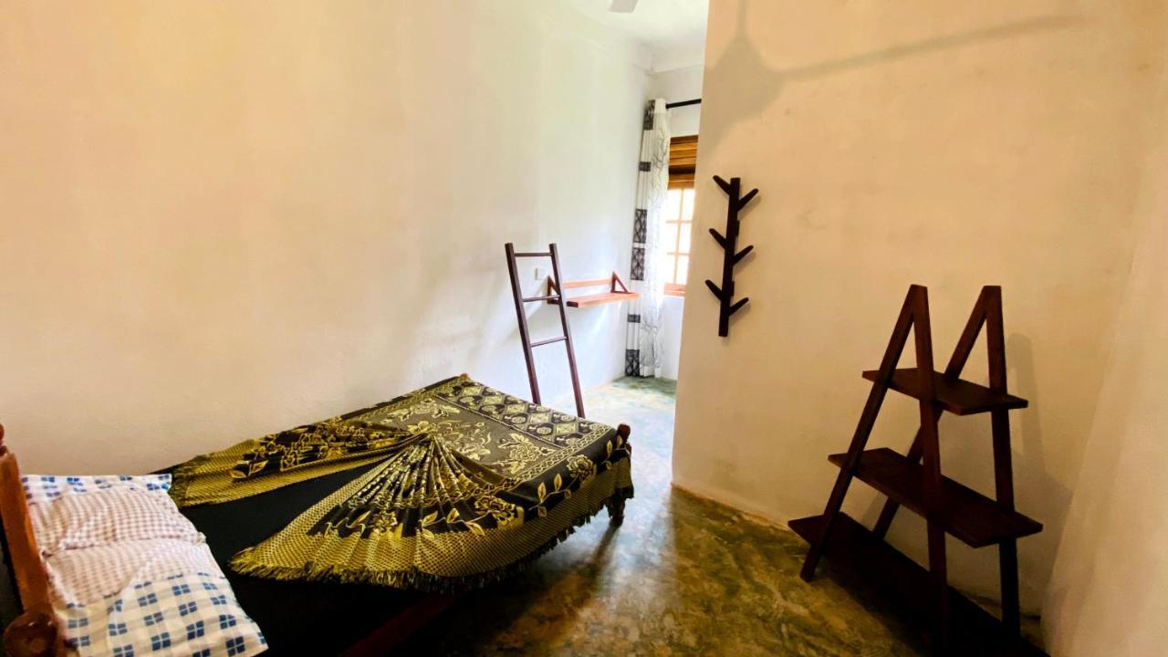 Madiha Surf House Lanka Hotel Matara Buitenkant foto