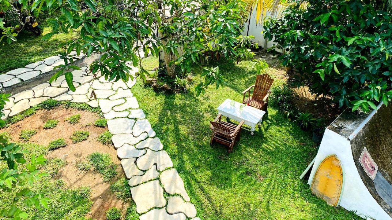 Madiha Surf House Lanka Hotel Matara Buitenkant foto