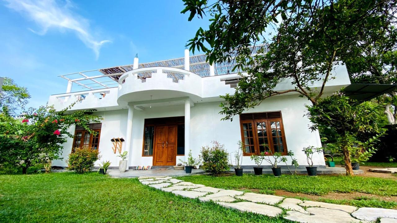 Madiha Surf House Lanka Hotel Matara Buitenkant foto