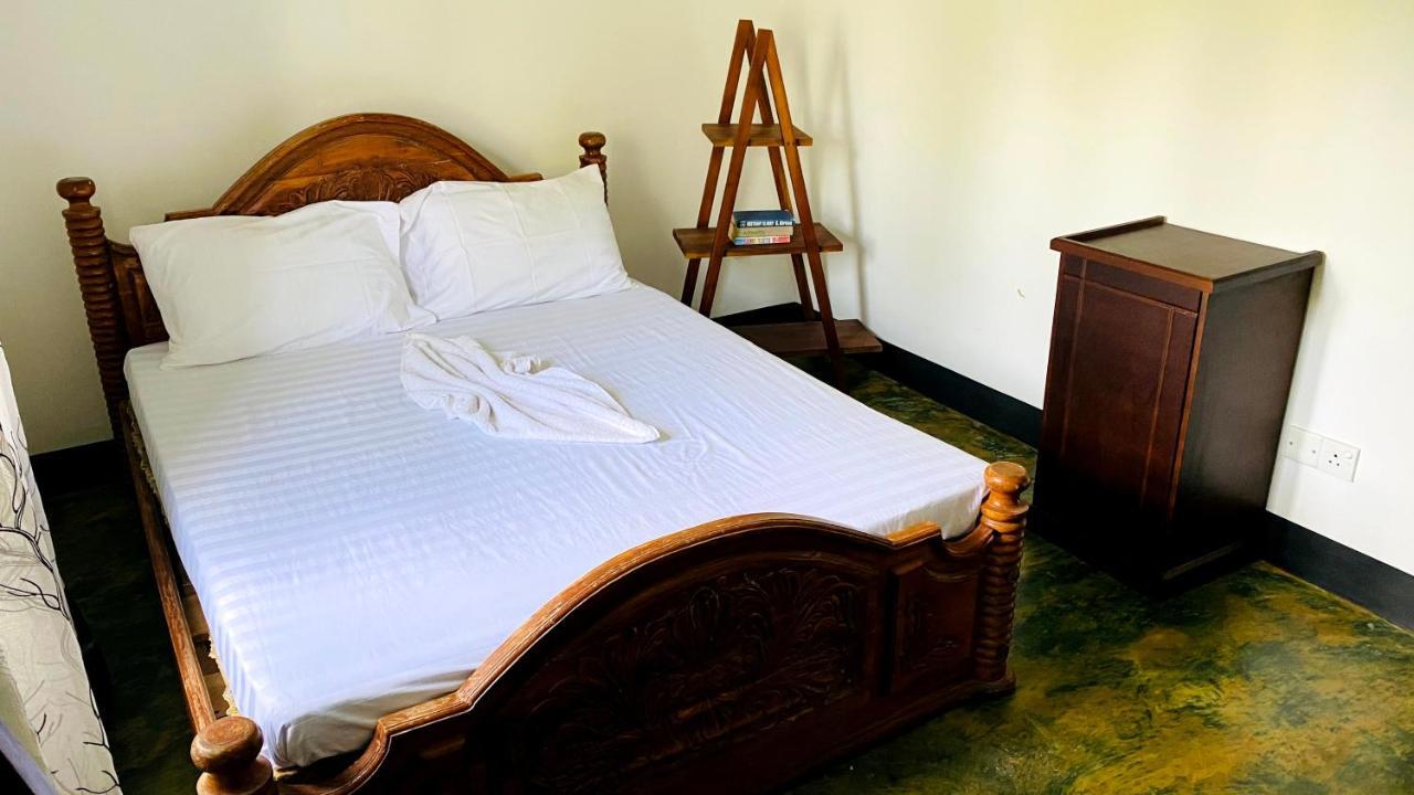 Madiha Surf House Lanka Hotel Matara Buitenkant foto