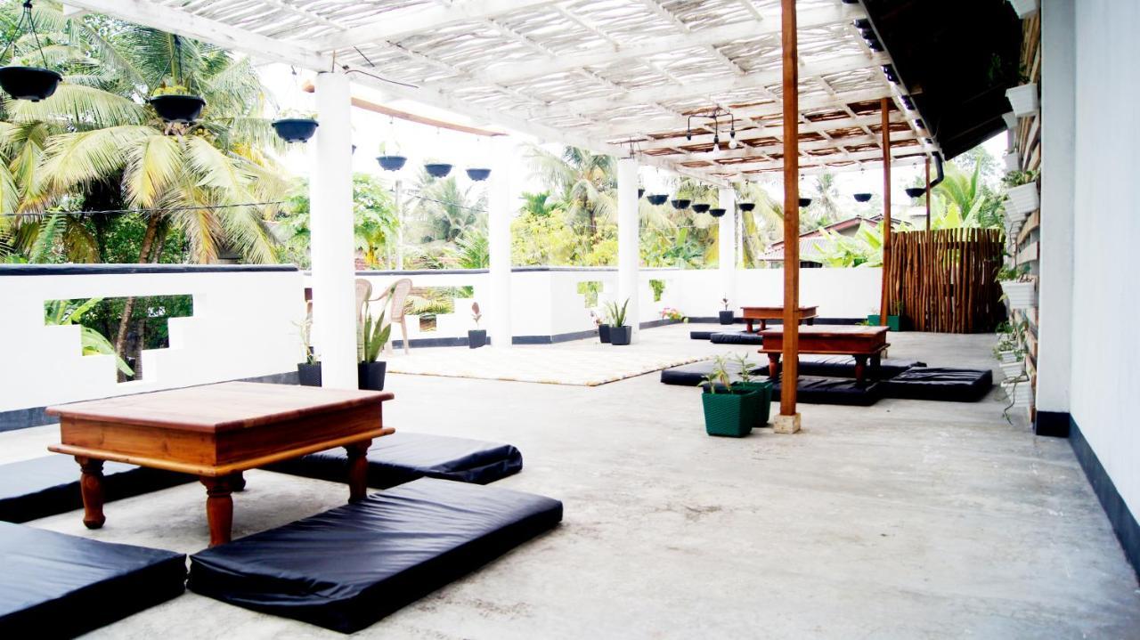 Madiha Surf House Lanka Hotel Matara Buitenkant foto